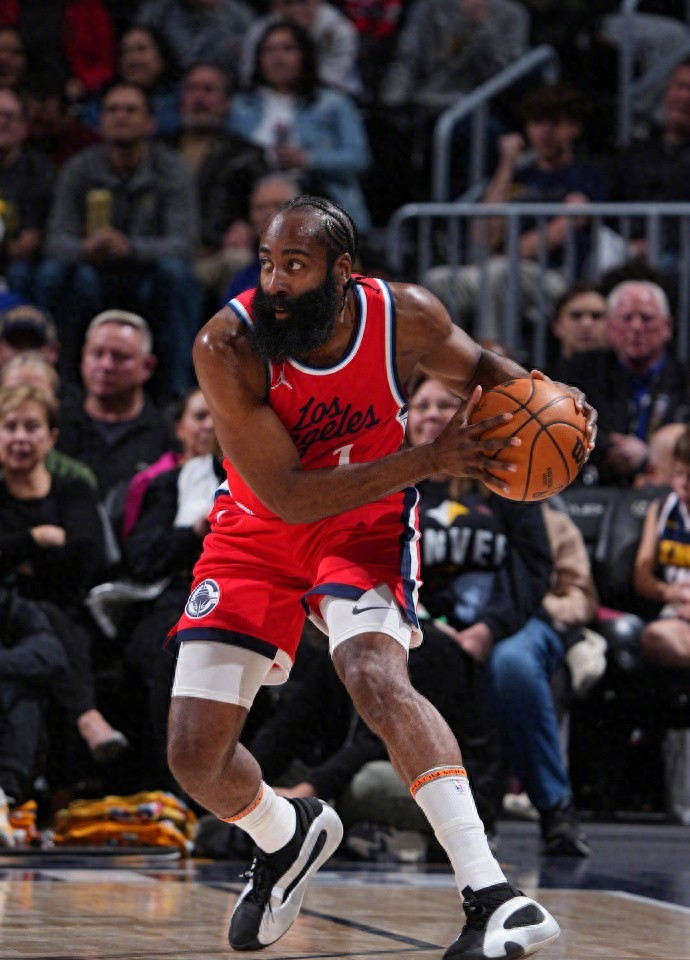 赛后费城76人备战NBA常规赛，调整名单细节曝光，引发热议，阵容厚度经受考验的简单介绍