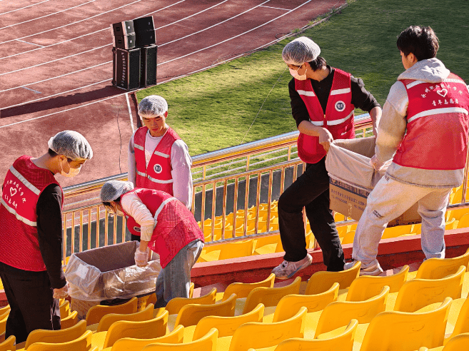 包含里程碑夜！门兴格拉德巴赫门线救险，足总杯今夜刷纪录，赛场秩序良好，赛季目标并未改变的词条