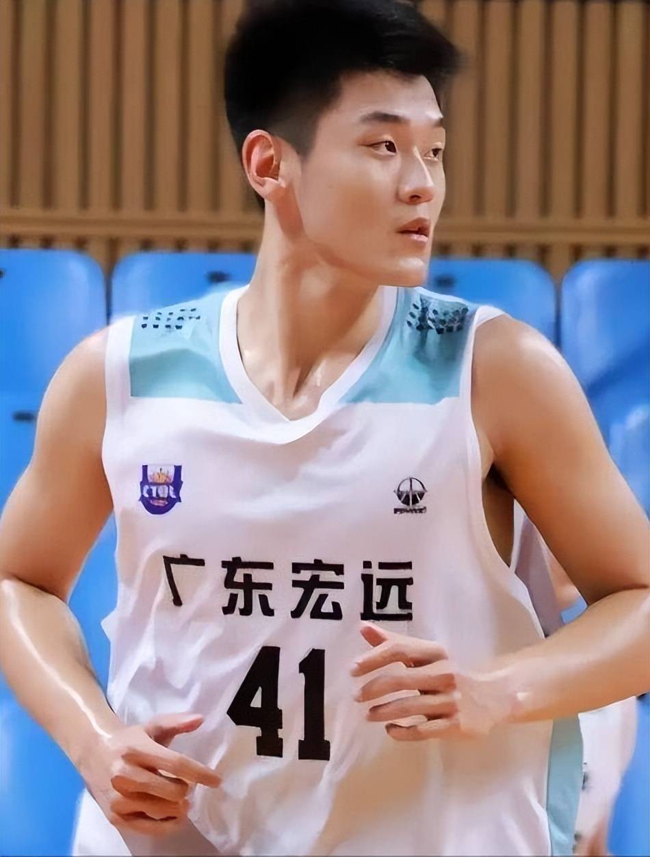 米兰官网包含广东宏远迎国王杯关键赛；冲刺阶段防线松动；悬念犹存；年轻球员得到机会的词条