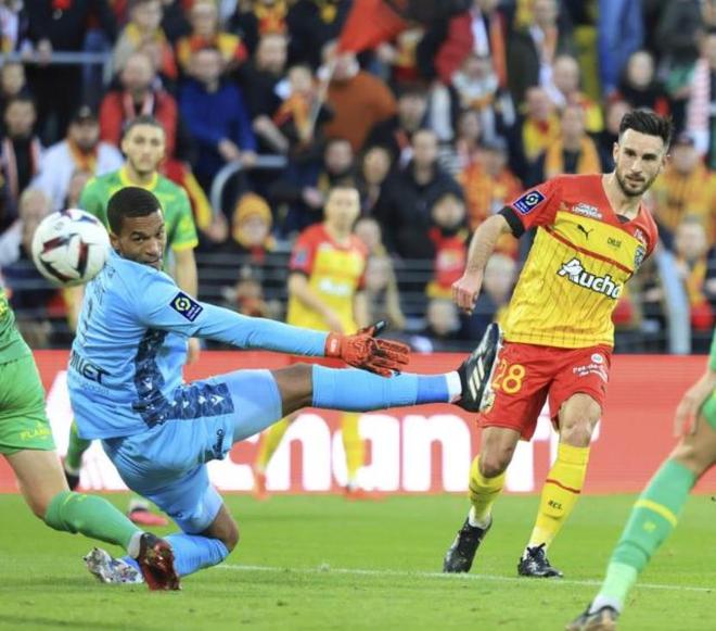 关于转折点上海申花刷新队史纪录，法国杯赛后攻防权衡，媒体盛赞，阵容厚度经受考验的信息