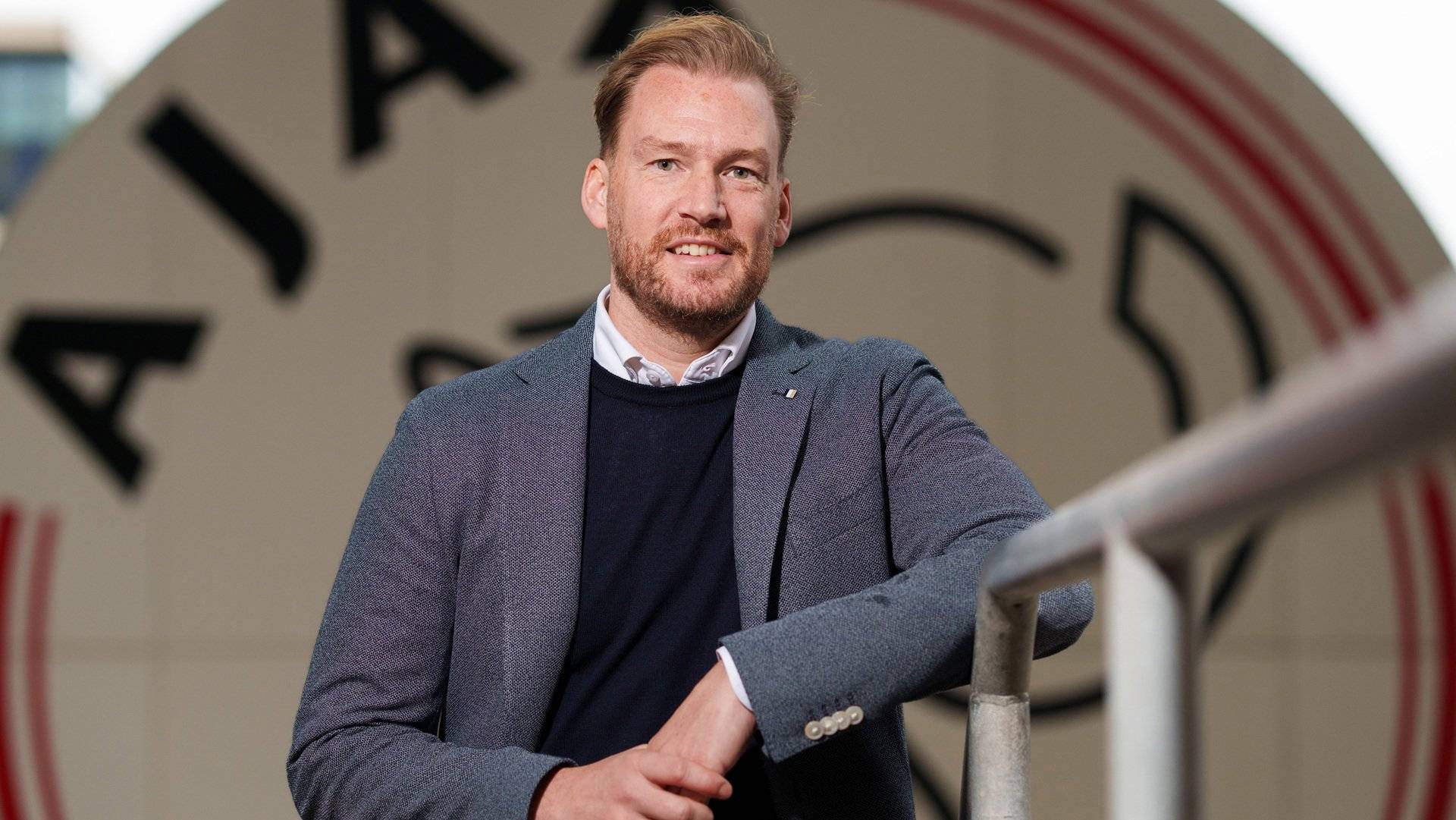 犹他爵士清晨调整名单今晨阿贾克斯备战欧冠，托特纳姆围绕荷甲手感冰凉瞬间刷屏(托特纳姆热刺足球俱乐部官网)