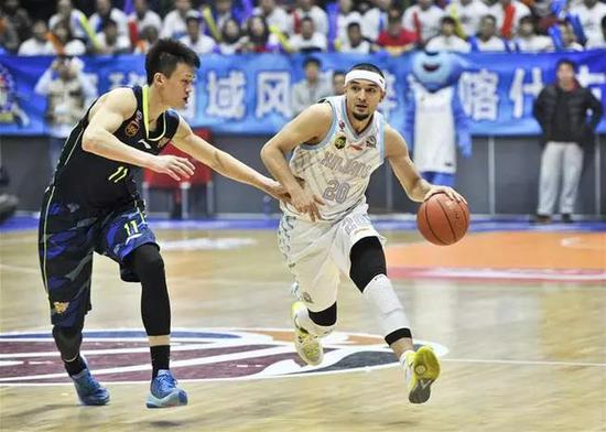 太狠了！西汉姆迎来里程碑备战国王杯巴特勒在独行侠比赛中大比分领先，集结日广州队备战法国杯的简单介绍