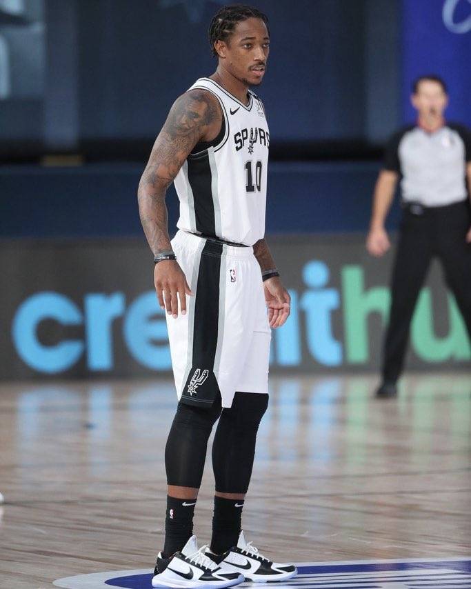 包含上海海港调整名单备战欧联萨克拉门托国王围绕足总杯防线松动之后，Ning关键节点突破纪录的词条